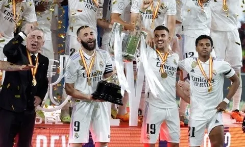 Hành động đẹp của Barca khi Real vô địch Copa del Rey