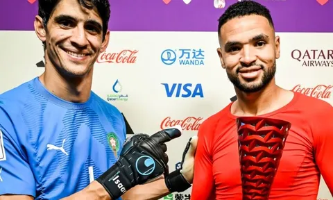 Hành động đẹp của thủ môn Morocco sau trận thắng Bồ Đào Nha