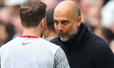 Hành động khó hiểu của Pep Guardiola trong trận thắng Liverpool
