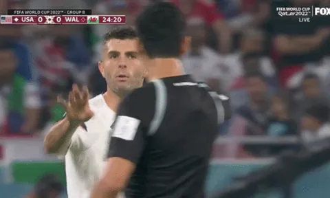 Hành động ngược đời của Pulisic với trọng tài Qatar
