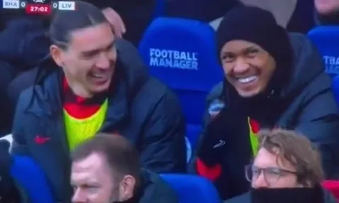 Hành động thiếu tôn trọng của sao trẻ Liverpool với HLV Brighton
