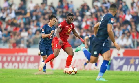 Vòng 10 V-League: Chung kết đỉnh, đáy; Kiatisuk tiếp tục 'tuần trăng mật'