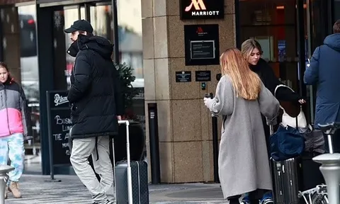 Hậu chia tay Shakira, Pique hạnh phúc bên bạn gái kém 12 tuổi