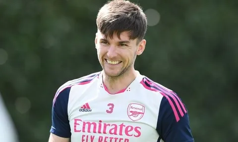 Hậu vệ Arsenal đắt hàng trên TTCN