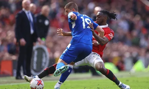 Hậu vệ Man United không có đối thủ về tỷ lệ thắng tranh chấp