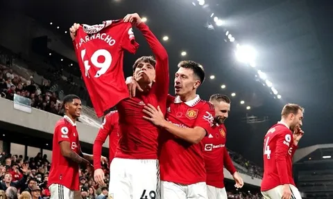 Hãy tạo số áo huyền thoại cho riêng mình tại Old Trafford