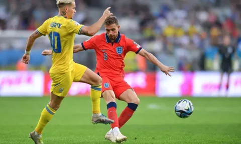Jordan Henderson bị fan cuồng chỉ trích vì sang Saudi Arabia