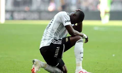 Hết phản lưới nhà, Bailly lại gây sự với đồng đội ở Besiktas