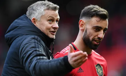 Án trảm lơ lửng trên đầu, Solskjaer đã bày cho Ten Hag cách tồn tại ở OTF