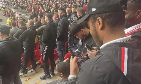 Hình ảnh hài hước xuất hiện ở trận Brighton - Man Utd