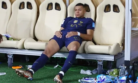 Hình ảnh khác lạ của Mbappe sau trận chung kết