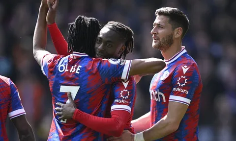 HLV 75 tuổi hồi sinh Crystal Palace