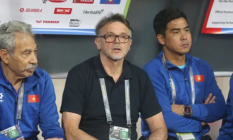 Hé lộ người thay thế HLV Troussier