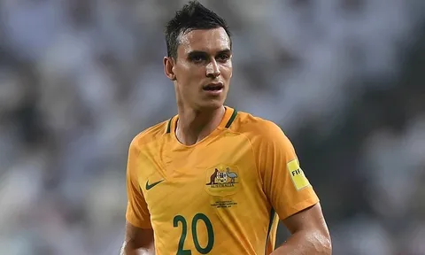 HLV Australia loại con rể khỏi danh sách dự World Cup