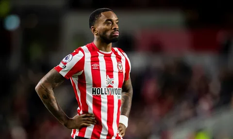 HLV Brentford gieo sầu cho Arsenal và Chelsea