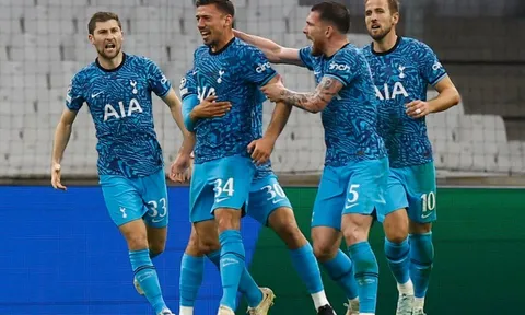 HLV Conte: World Cup 2022 là điều điên rồ