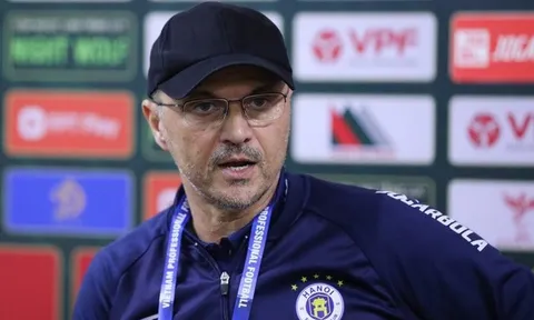 HLV Hà Nội FC nói gì sau trận thua 0-6 ở AFC Champions League?