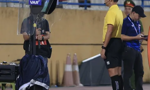 "VAR khiến trận đấu mất nhiều thời gian"