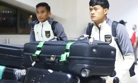 HLV Indonesia 'khoe' được đi máy bay riêng ở AFF Cup