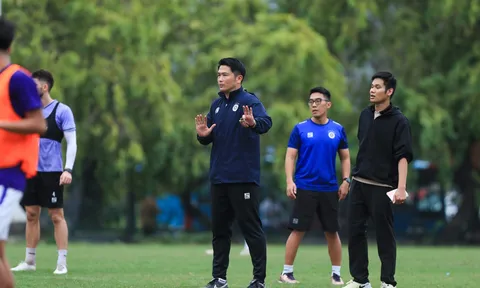 HLV Nhật Bản muốn CLB Việt Nam đá như Man City, Tottenham