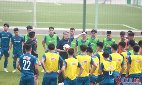 HLV Philippe Troussier và 'thông điệp nóng' với tuyển Việt Nam