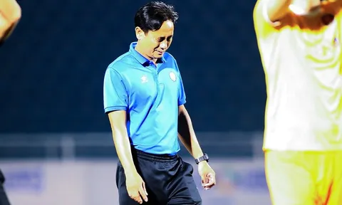 HLV Phùng Thanh Phương nghẹn lời nói về tương lai Sài Gòn FC