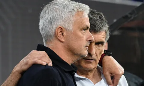 HLV Sevilla nói gì sau khi đánh bại Mourinho