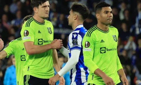 HLV Ten Hag bị chỉ trích vì để Maguire đá tiền đạo