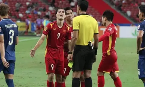 HLV Thái Lan: 'Tuyển Việt Nam than phiền trọng tài nhiều quá'