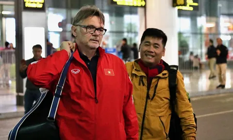 HLV Troussier cần thời gian như Ten Hag