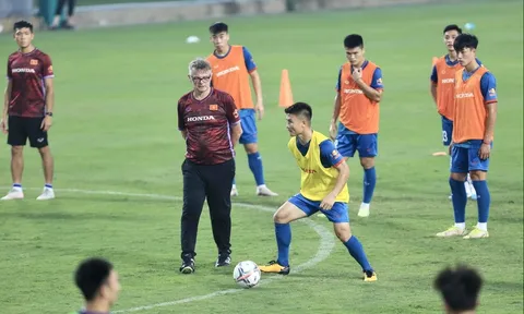 HLV Troussier chú ý Quang Hải