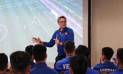 HLV Troussier loại 4 cầu thủ, tuyển Việt Nam chốt danh sách dự Asian Cup