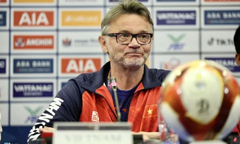HLV Troussier nóng lòng thể hiện tại SEA Games 32