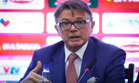 HLV Troussier: Quang Hải hiện không xứng đáng lên tuyển Việt Nam