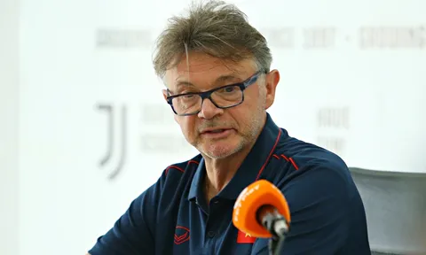 HLV Troussier: Tôi chọn cầu thủ đa năng cho SEA Games