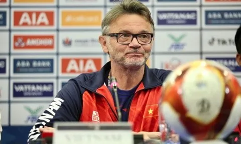 HLV Troussier: U22 Việt Nam căng thẳng khi thắng Lào