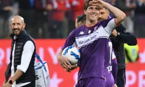 HLV trưởng Fiorentina gửi lời đến Arsenal ở thương vụ Vlahovic
