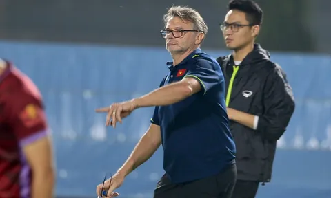 HLV trưởng Philippe Troussier chốt 28 cầu thủ sang Philippines