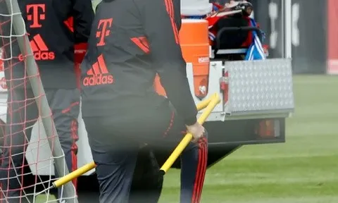 HLV Tuchel nổi giận trên sân tập Bayern