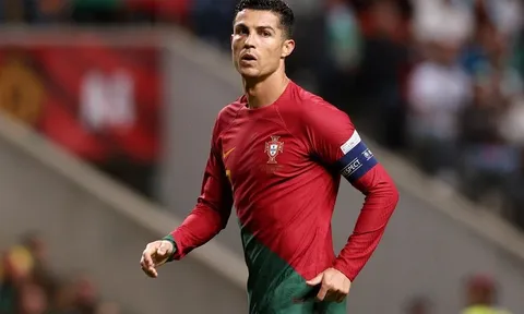 HLV tuyển Bồ Đào Nha: Không cần dạy chuyên môn cho Ronaldo
