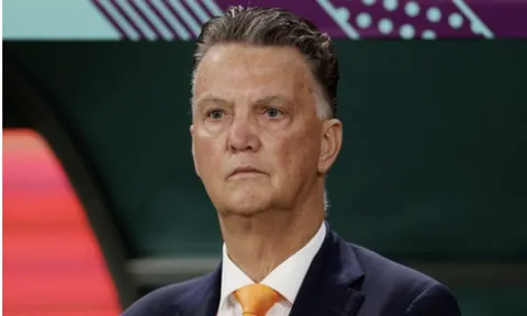 HLV Van Gaal: 'Bầu không khí trong phòng thay đồ rất tệ'