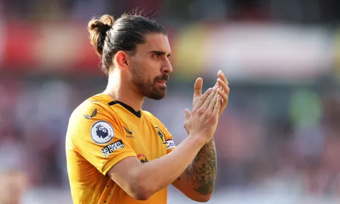 HLV Xavi nói lời phũ phàng với Ruben Neves