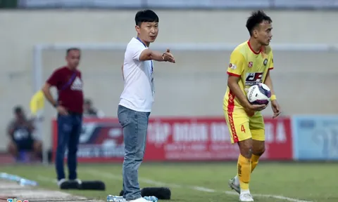HLV CLB Hà Nội: 'Tôi muốn trao huy chương cho Quang Hải'