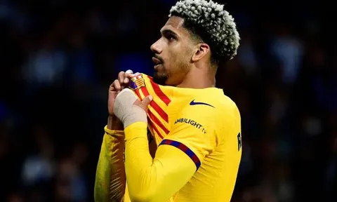 Hỏi mua sao Barca, Bayern nhận trái đắng