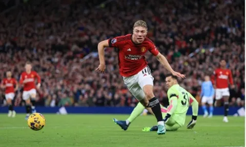 Ten Hag nêu lý do rút Hojlund ra khỏi sân