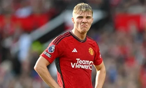 Huyền thoại Manchester United thông cảm với Rasmus Hojlund