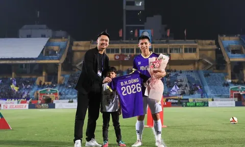 Hà Nội FC khoe chữ ký mới trong ngày hạ đẹp SLNA