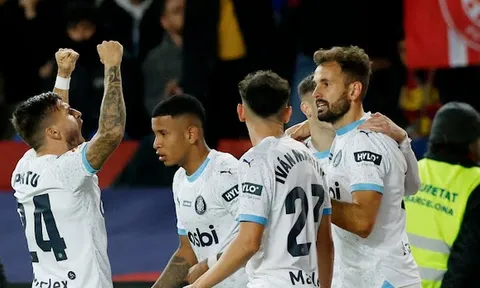 Hủy diệt Barca 4 bàn, Girona ngạo nghễ chiếm đỉnh La Liga