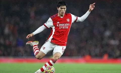 Huyền thoại Arsenal yêu cầu phóng viên xin lỗi Tomiyasu