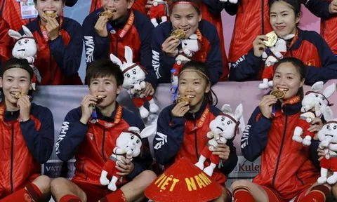 Huỳnh Như rủ đồng đội khoe thành tích tại SEA Games 32